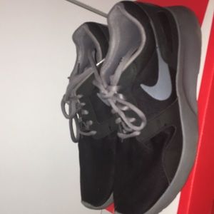 Nike womens kaishi print sneakers